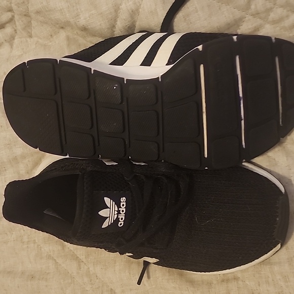 ADIDAS - Picture 2 of 5